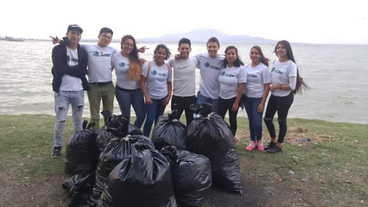_URRRA's tweet photo. Trabajando en equipo en la Laguna de Zumpango 💚🌍 #URRRA! #RetoURRRA! #LagunadeZumpango #CuidandoElAmbiente #ecologia @RedEcologia @Agrorganic @cafetacvba @aesquinca https://t.co/mpgH0IOl8R
