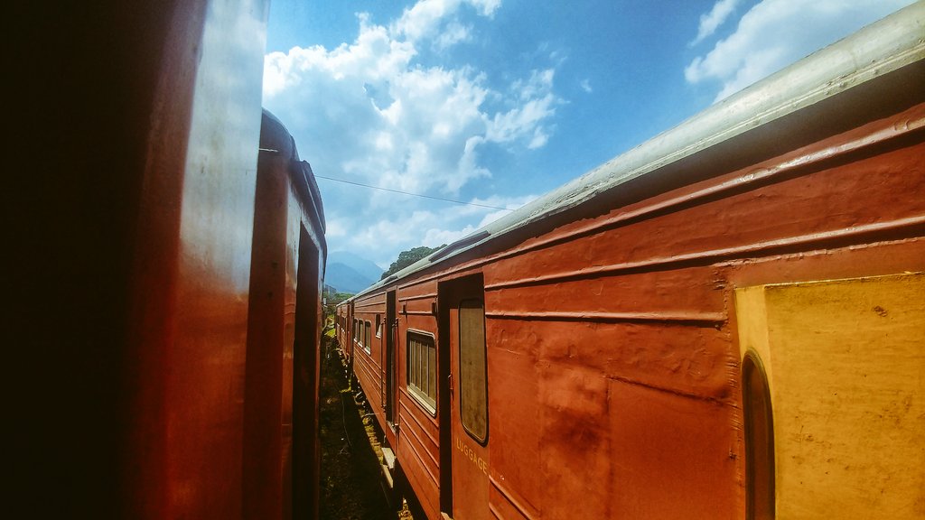 d1n3th's tweet image. පැය 10ක් විතර උඩරට මැණිකෙට පටකුඩ දෙක දෙක 😂 
#travelLK #SriLanka 👣💕