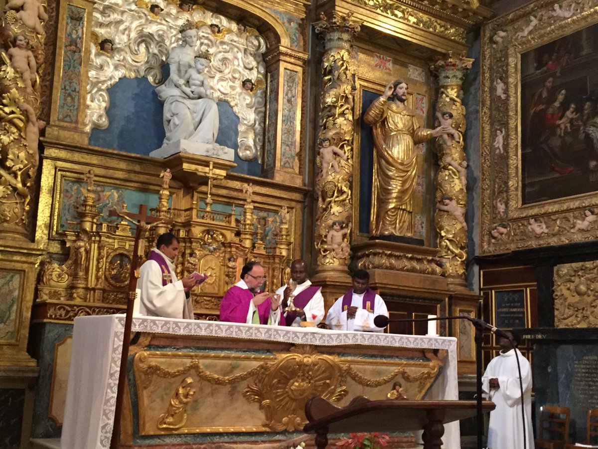 SBetharram's tweet photo. La Messe du 5e dimanche de Carême au sanctuaire Notre Dame de Betharram. Un magnifique sanctuaire qui vaut la peine d'être visité. Une aperçue de la statue de Zacharie. Nous vous reviendrons dans le reste des personnages. https://t.co/pQ2XF0zXKj
