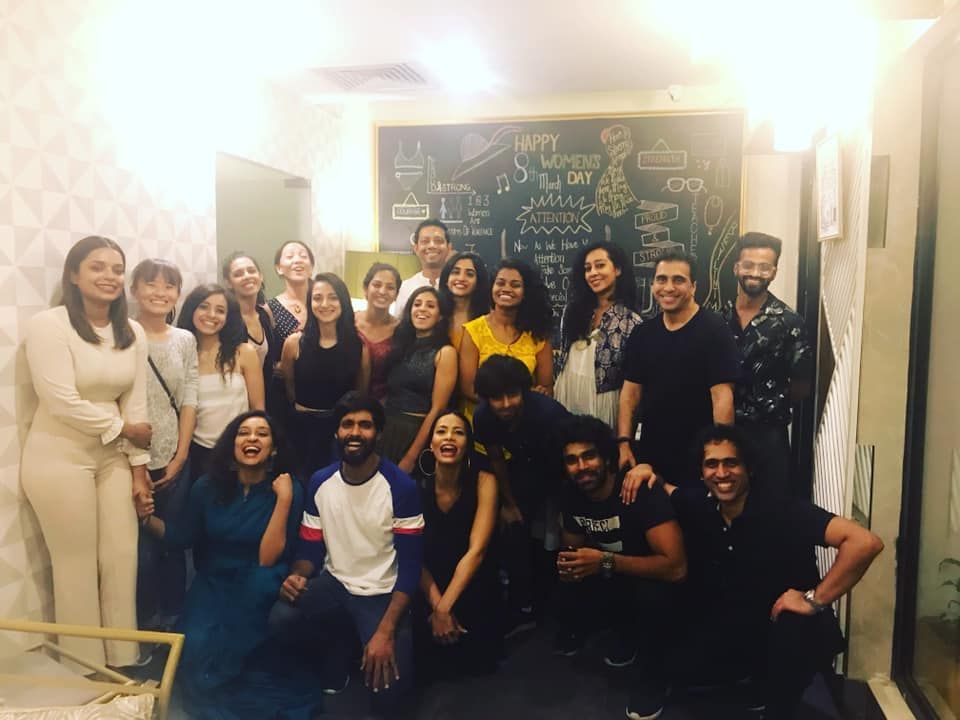 MayuriUpadhya's tweet image. Relishing post performance dinner at #TheBlackboardBakery with Team @nritarutya and @navdharaindiaa Dance Theatre

#PostPerformance #DanceDiaries #ChoreographerMemories #Dance #ArtsFestival #Adhyaya2019 #TheDanceworx #InnovativeDance #MondayMotivaton