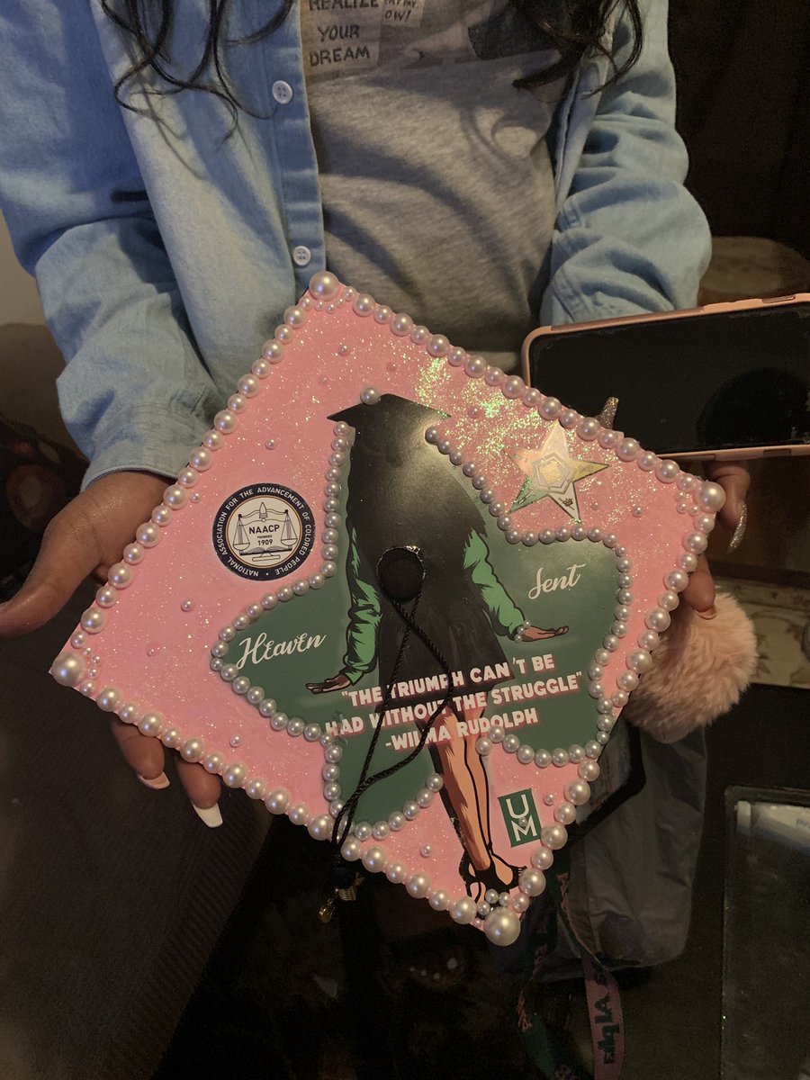 JrocJarvis's tweet photo. AKA grad cap I created ๐๐๐๐จ๐ฅ
All Graduates DM if interested ๐
#ArtByJroc #gradszn #graduationcap #alphakappaalpha #alphakappaalphasororityinc #uofmemphisgrad https://t.co/3mmcNl9Elk