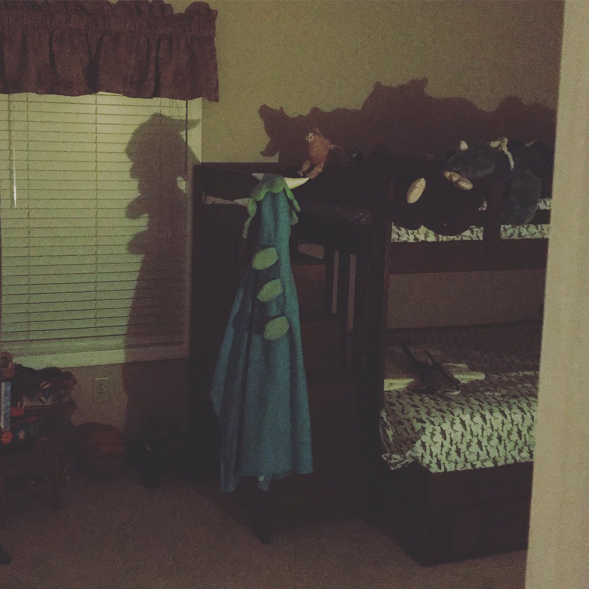 ScottPorterTN's tweet photo. When your child swears there’s 2 witches & a wolf in his room & you actually catch them on camera! Dad’s a phenomenal ghost/witch/wolf/boogie man hunter! 🧙🏻♀️🧙🏻♀️🐺
#witch #wolf #ghost #boogieman #kiddo #daddytime #daddy #dad #ghostbustin #bedtime #bedtimestories #spooky #dadfixedit https://t.co/AOiMpZsBPd