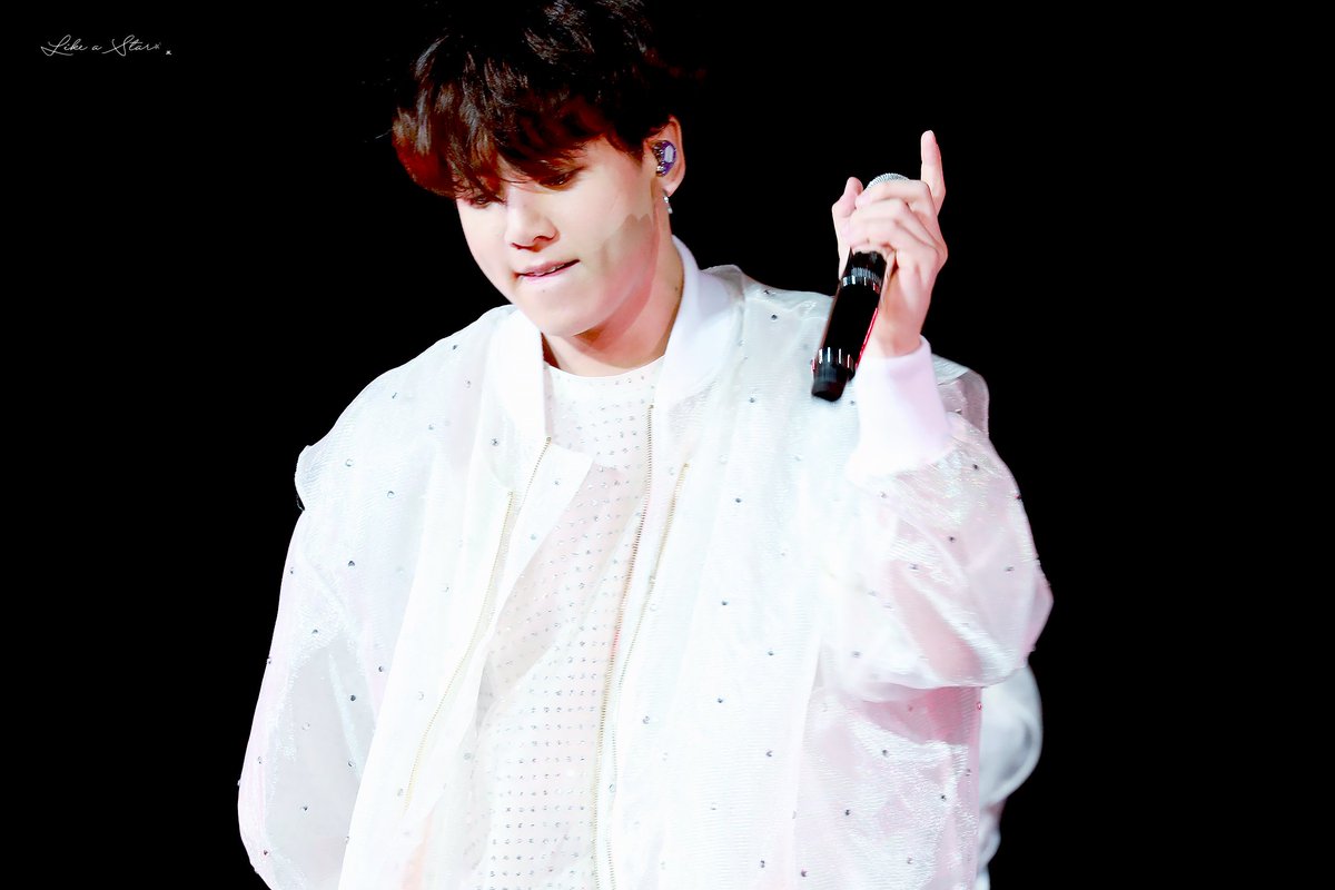 LikeaStar_jk91's tweet photo. 190406 LYS in Bangkok
#방탄소년단 #정국 #BTS #JUNGKOOK @BTS_twt https://t.co/8v9xHJcic4