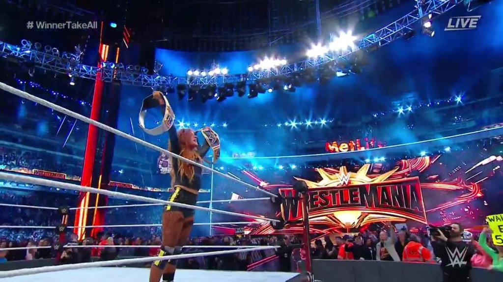 fcwwechile's tweet photo. #ÚLTIMOMINUTO: .@BeckyLynchWWE nueva Campeona de #RAW y #SDLive #Wrestlemania https://t.co/FBrkSvWdjn https://t.co/P1vzoS2bzf