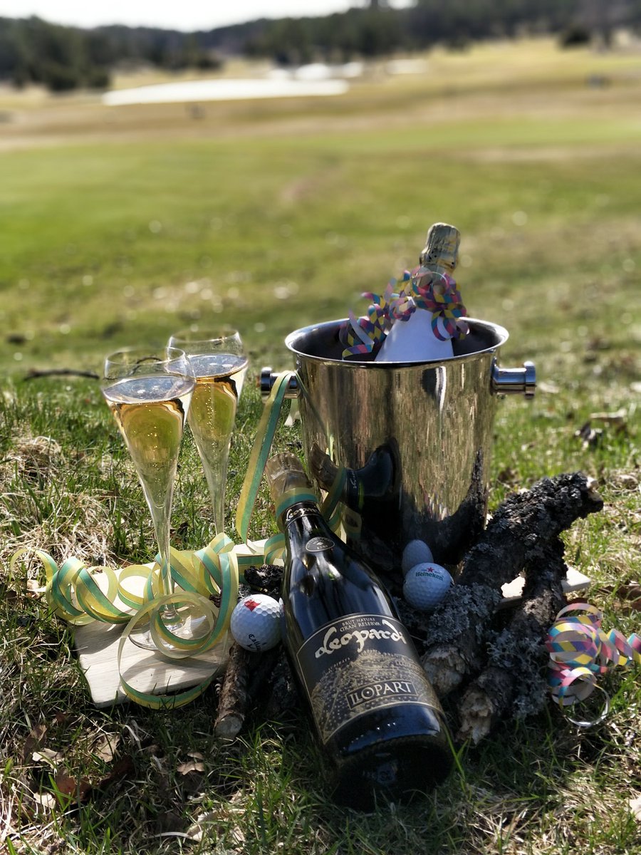KultarResort's tweet photo. Herkullinen #vappubrunssi nautitaan #Naantali'ssa 1.5. 🎉 Osta lippusi nyt https://t.co/jre8hxW6cs #vappu #valborg #kultarantaresort #ravintolakultaranta #visitnaantali #visitturku #suomensaaristo https://t.co/R66wEN03A9