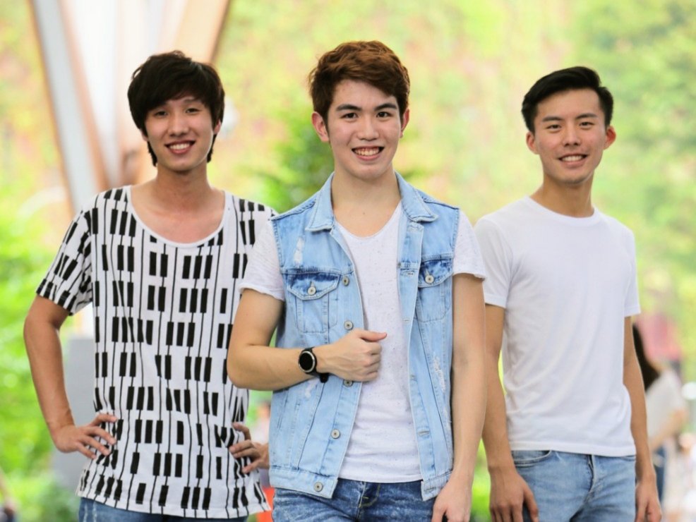 eltonleehs's tweet photo. #TGIFMusicStation

我很珍惜每一次的演出。不管是路过的朋友，认识或不认识，谢谢你们停下脚步听我唱歌，支持本地音乐。❤

谢谢最佳乐队: ZiJian🎸 Joshua 🥁

谢谢 SCCC 和 CrossRatio 的邀请🙏 期待下一次有机会再唱歌给你们听！#周五音乐站 https://t.co/9RVzkQj9La