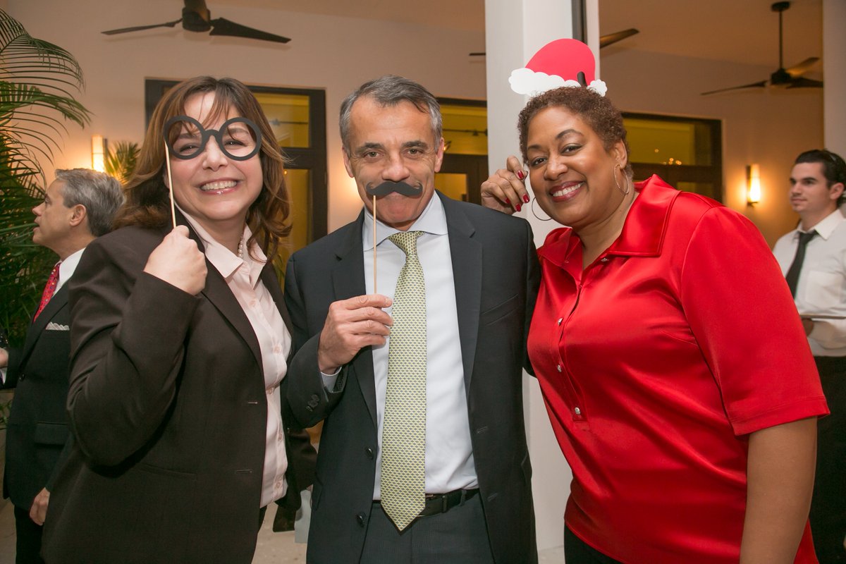 UM_alumni's tweet photo. Which @univmiami faculty member changed your life? Share on social media w/ hashtags #OneDayOneU &amp; #UMBestProf, and tell us why they should win the challenge. The most-liked post now through 4PM will unlock $10K for the faculty member’s fund of choice! https://t.co/HbY9Uw6L6X https://t.co/slVm7ElkJ6