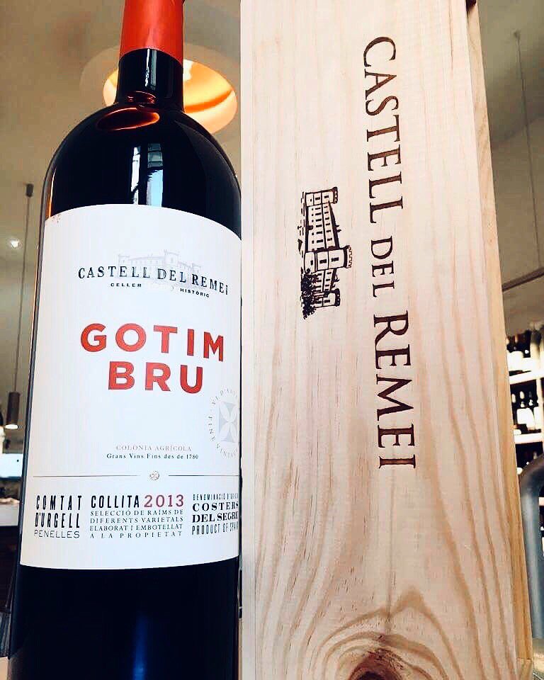 CoallaGourmet's tweet image. Hemos reunido 9 litros de Gotim Bru 2013, de la Bodega @castelldelremei, para abrir hoy lunes 8 🍇Garnacha, Tempranillo, Syrah y Cabernet Sauvignon, con 10 meses de barrica es el vino más conocido de la bodega, elegante, aromático y equilibrado. #gotimbru #costersdelsegre #coalla