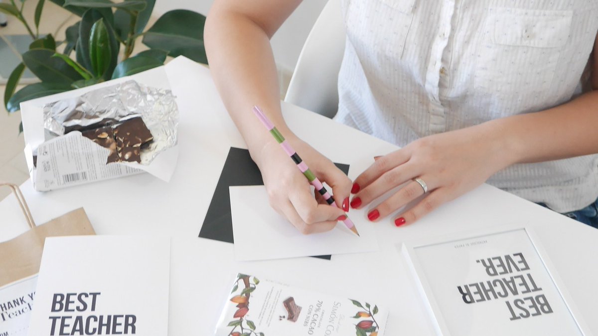 Ya estoy de vuelta en el taller ... las maletas sin deshacer, el mail echando humo literalmente y los recuerdos del viaje por los pueblos de Almería aún conmigo.⁣⠀
Dadme un ratito para poner todo en orden y dejo el mail al día... A por el lunes!!!⁣⠀
·⁣⠀
#letrasconhistoria