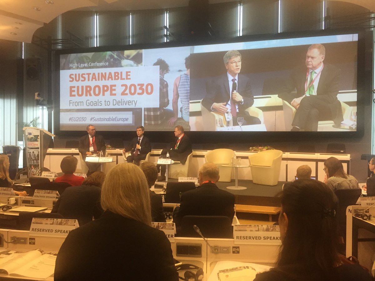 @JefferySachs to #Europe “don’t waste your money on #NATO use them on #SustainableDevelopment” 🌱🌍 #EU2030 #SustainableEurope