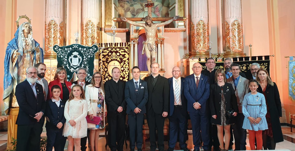 UnionBerLargas's tweet photo. Los Cargos Festeros junto a la Unión Ber-Largas dieron la bienvenida a la Semana Santa de Sant Vicent el pasado sábado. El acto contó con la intervención del pregonero César Beviá, cófrade de Nuestra Señora de la Virgen del Carmen y del mantenedor F. J. avier Cerdá. ¡Enhorabuena! https://t.co/C9E7UbZ8OO