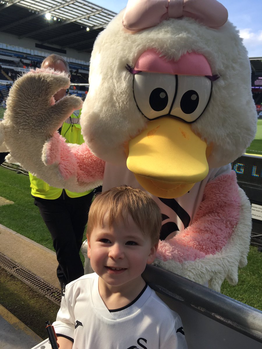 Sara Clifford tweet media