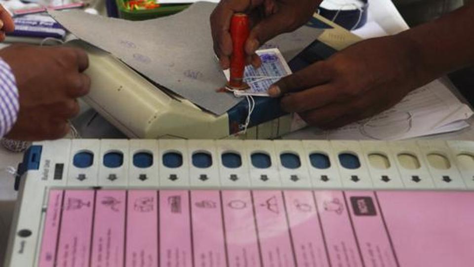 Rajasthan234's tweet photo. #LokSabha2019 constituency: #Barmer in Rajasthan may be an interesting seat to watch out for #Elections will be held in two phases in #Rajasthan. Voting in 13 constituencies will be held in the first phase on April 29. The remaining 12 constituencies will vote on May 5. https://t.co/hMfqqv2ZVm