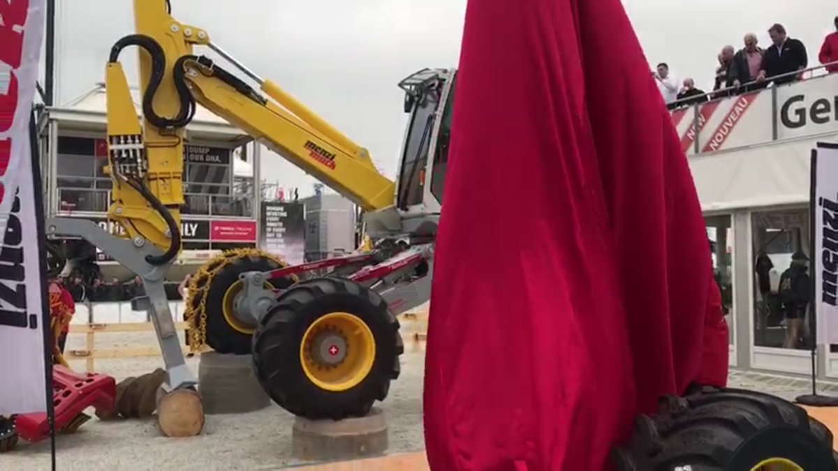 Excav8's tweet photo. A new dawn in walking excavators. The next generation.
#MenziMuck #SwissPower #WeStartWhereOthersStop #bedifferent #Switzerland #UK #WeaponOfMassConstruction https://t.co/OF3aH5h2al