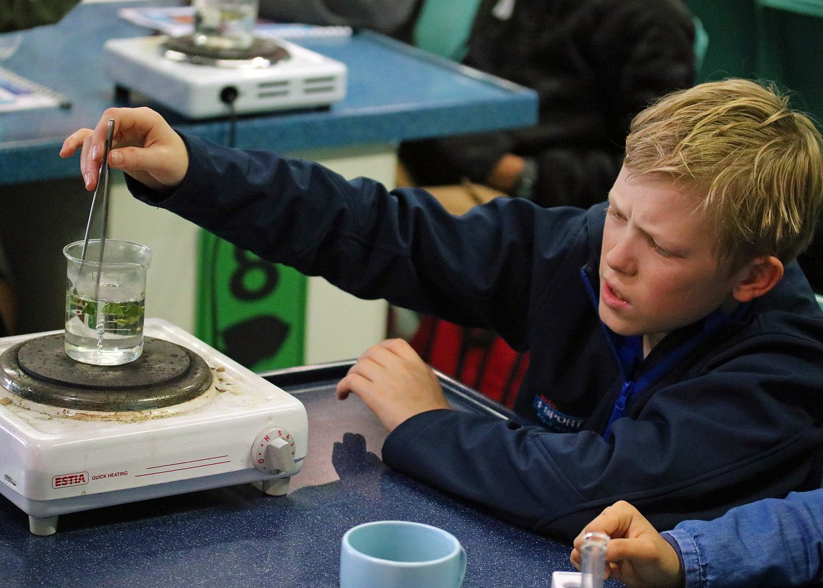 2OceansAquarium's tweet photo. Applications are now open for the 2019 Marine Science Explorer course for Grade 9 learners. 🔬 The course is free - so sign up here: https://t.co/uMvn106X58 #CapeTown https://t.co/pIeH7aVzsi