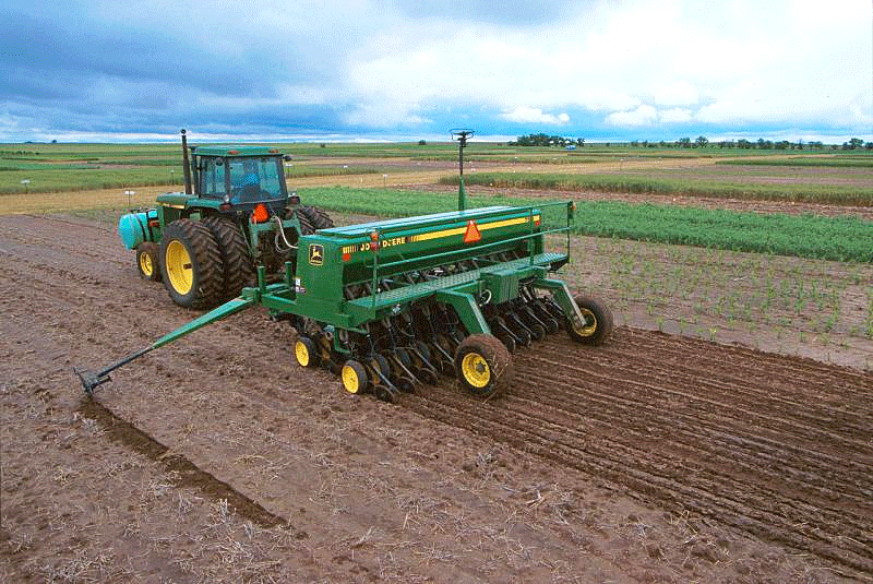 FFAAtweets's tweet photo. Would you willingly trash your office? Neither would farmers. A farmer’s field and surroundings are literally his bread and butter, and farmers take great care to make environmental decisions that will ensure the health of their land for generations. https://t.co/li5YkNnol6 https://t.co/agelHqGyyP