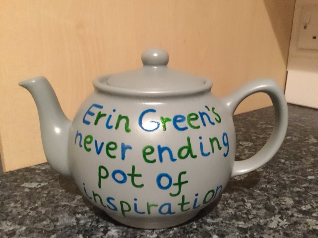 ErinGreenAuthor's tweet photo. #MondayMorning settling at me desk hoping for another productive session... #IHaveTea (@HandDrawnWorld_ designed and made my beautiful teapot)βοΈβ€οΈ https://t.co/ToBNdUX7Lz