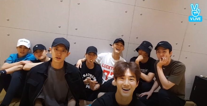 Vliveofficial's tweet photo. [V LIVE] 벌써 엑소와 엑소엘이 함께 걸어온 시간이 7년이나❗️ 럭키 쎄븐!🍀 7주년이니 올해 울 엑소는 럭키-⭐️ 한 일만 가득할 거라구욧~😍💕 V LIVE도 엑소의 7주년을 축하합니다🥳🎉

▶https://t.co/ZzUamSGK2k

#엑소 #EXO #EXO7thAnniversary #7YearsWithEXO #엑소와_함께한_소중한_7년 #VLIVE https://t.co/fQNabXFuWY