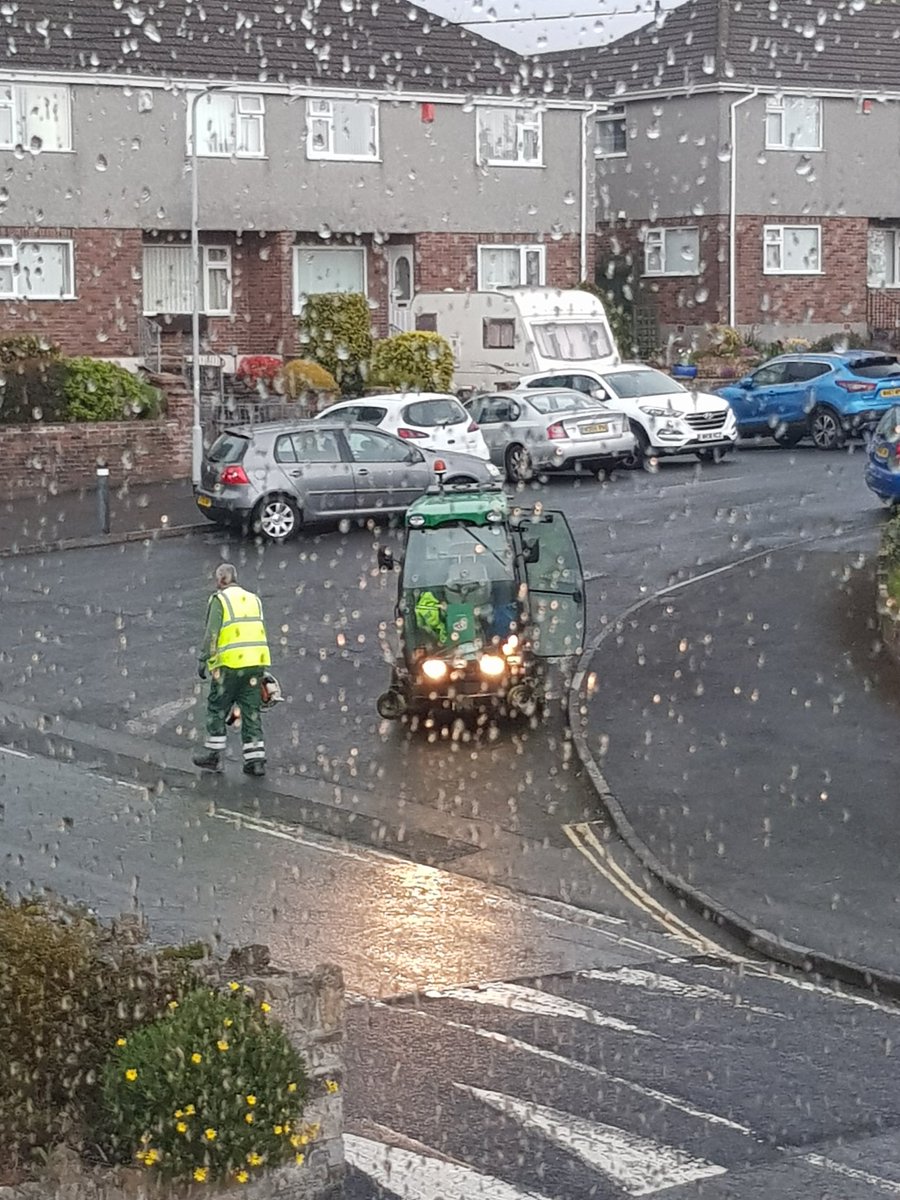 kelley_ho's tweet photo. @plymouthcc Is it normal practice for workers to cut grass at 7am in the morning? I know builders have restricted start times so why not noisy pcc machinery? https://t.co/BpFN81yT1A