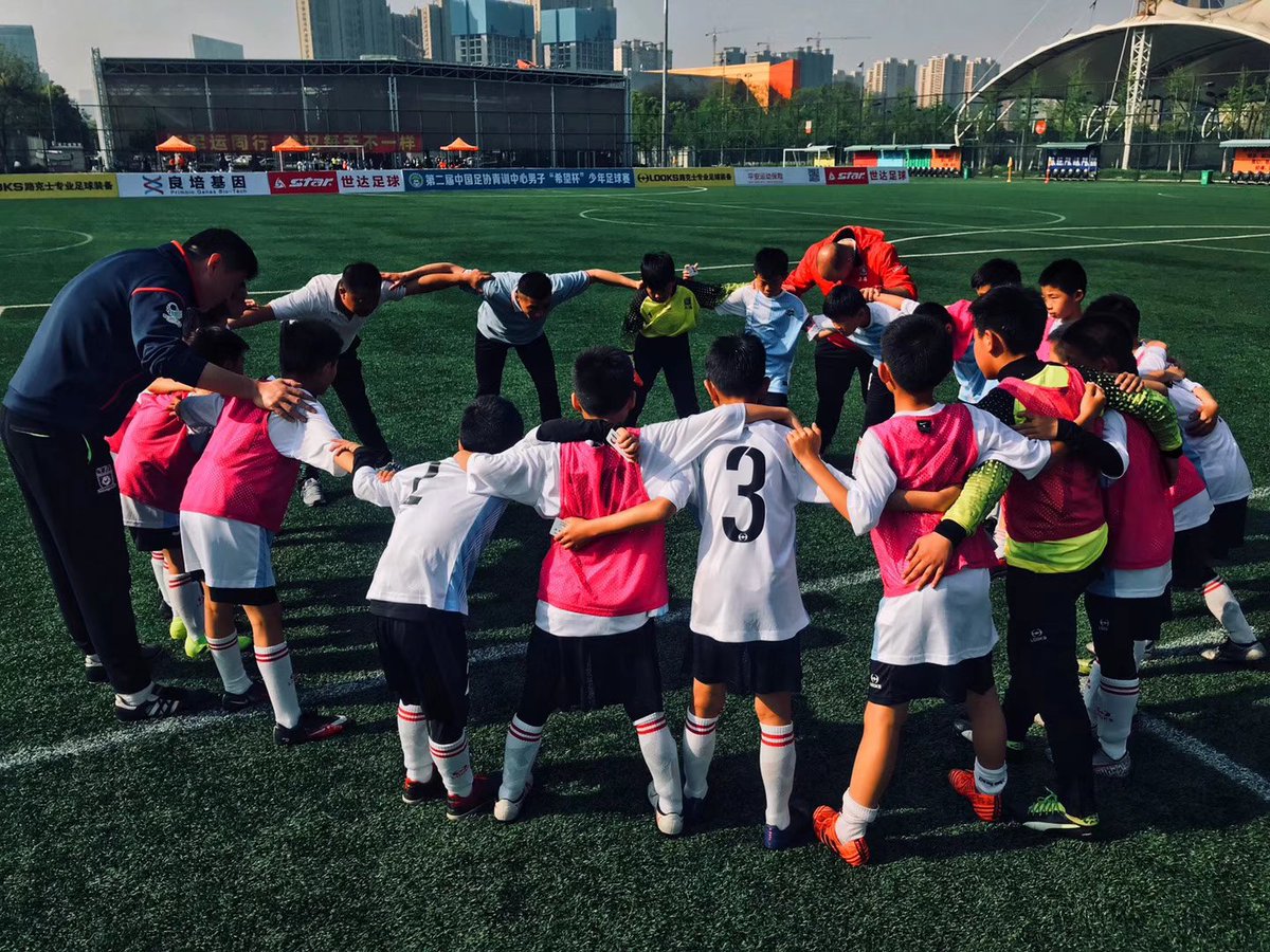 MarcTraso's tweet photo. Gran experiencia vivida este fin de semana en Wuhan. Nos llevamos la copa de campeones del torneo Nacional de la Esperanza en las 3 categorías (U10, U11 y U12), gran trabajo de todo el staff. 🏆🏆🏆🇨🇳 https://t.co/esdD3Z0kdS