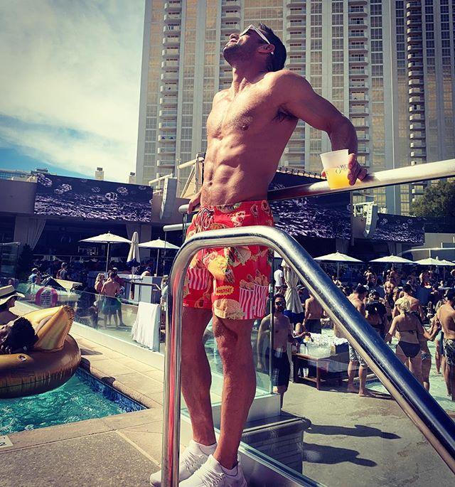 thejohnnycastle's tweet photo. Soak it up https://t.co/PbMnDcmuxi https://t.co/bFZZvbH9Dr