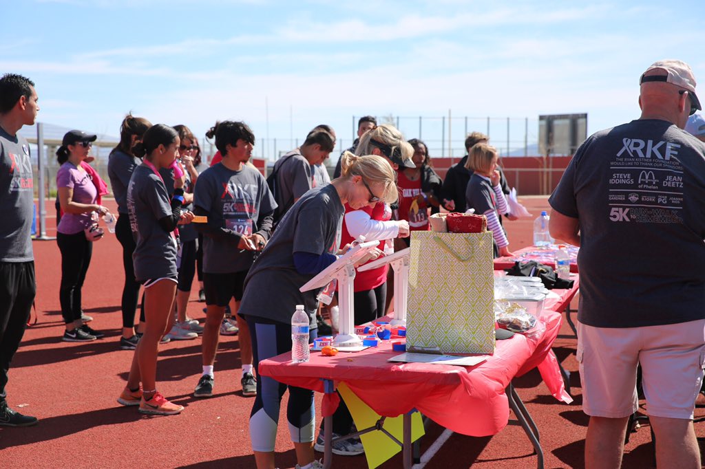 glad I got the experience the 5K walk for R.K 🙏🏽 The vendors were truly amazing and inspirational! I hope very school gets to experience a Saturday I had!! #ohhs #resourcefair  #highdesert #husdunifedschooldistrict #oakhills #oakhillsbulldogs #retweet @OHHS_bulldogs