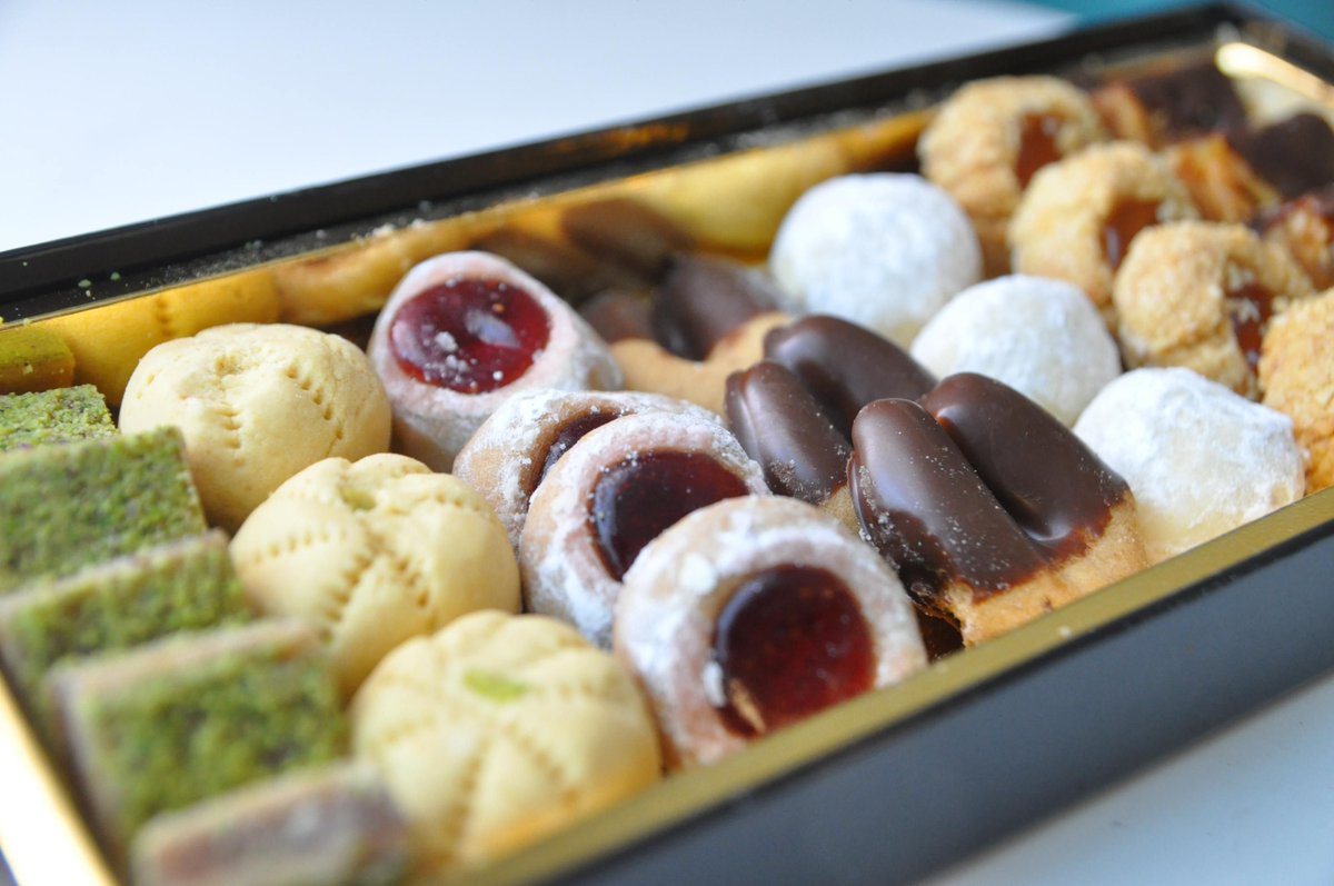 進め 中東探検隊 ドバイ発の高級アラブスイーツショップ ヴィヴェル パティスリー 中東のお菓子から西洋菓子まで0種類以上のスイーツコレクションがそろう