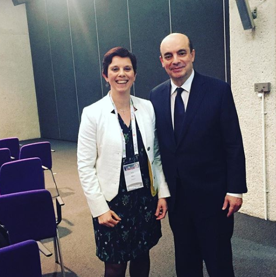 OnderzoekOdisee's tweet photo. Collega @IngeTency van @odiseehogesch samen met prof. Roberto Romero op het @MFNM_Congress in London. Inge gaf een lezing over haar #NeoParent project. Ze ontwikkelt een app om betrokkenheid van ouders te verhogen bij de zorg voor hun (vroeggeboren) baby's
https://t.co/v47BeeqXCT https://t.co/WV7hW0tJqg