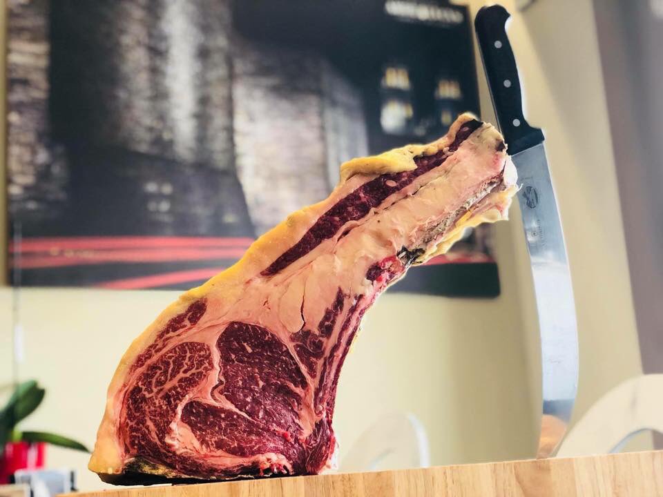 Xantarte's tweet photo. Ultimando detalles para daros la bienvenida a las 10 en #SG19 con #MiProductoSG19 #carneselecta #somoscarnivoros https://t.co/WZOBclJtTe