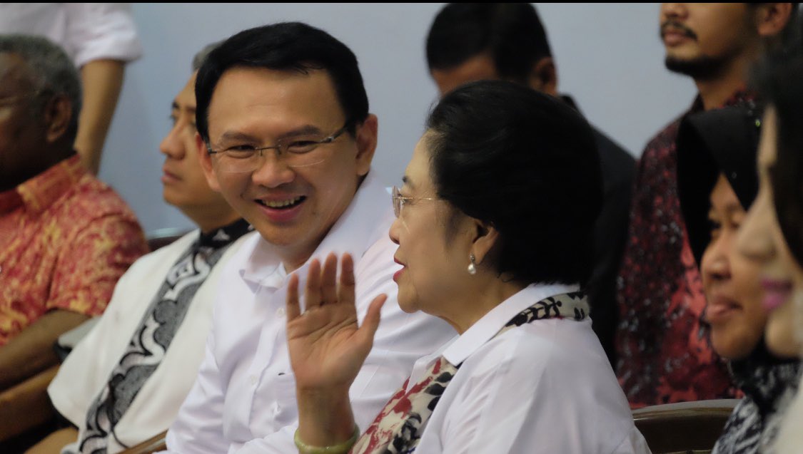 basuki_btp's tweet photo. Pemilihan umum sebentar lagi, pastikan nama kamu semua terdaftar di DPT Pemilu sebelum 10 april 2019

Baju saya di foto ini putih, tapi saya tidak termasuk dalam Golongan Putih (Golput)

17 april 2019 Ayo Memilih! https://t.co/BwSSxCznSX