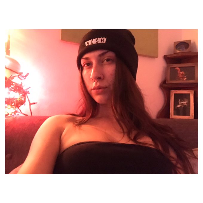 𝕵𝖊𝖘𝖘𝖊𝖑𝖞𝖓⛓'s pics and videos - D3nRTIrU4AAaQL1 jpg:small image 4