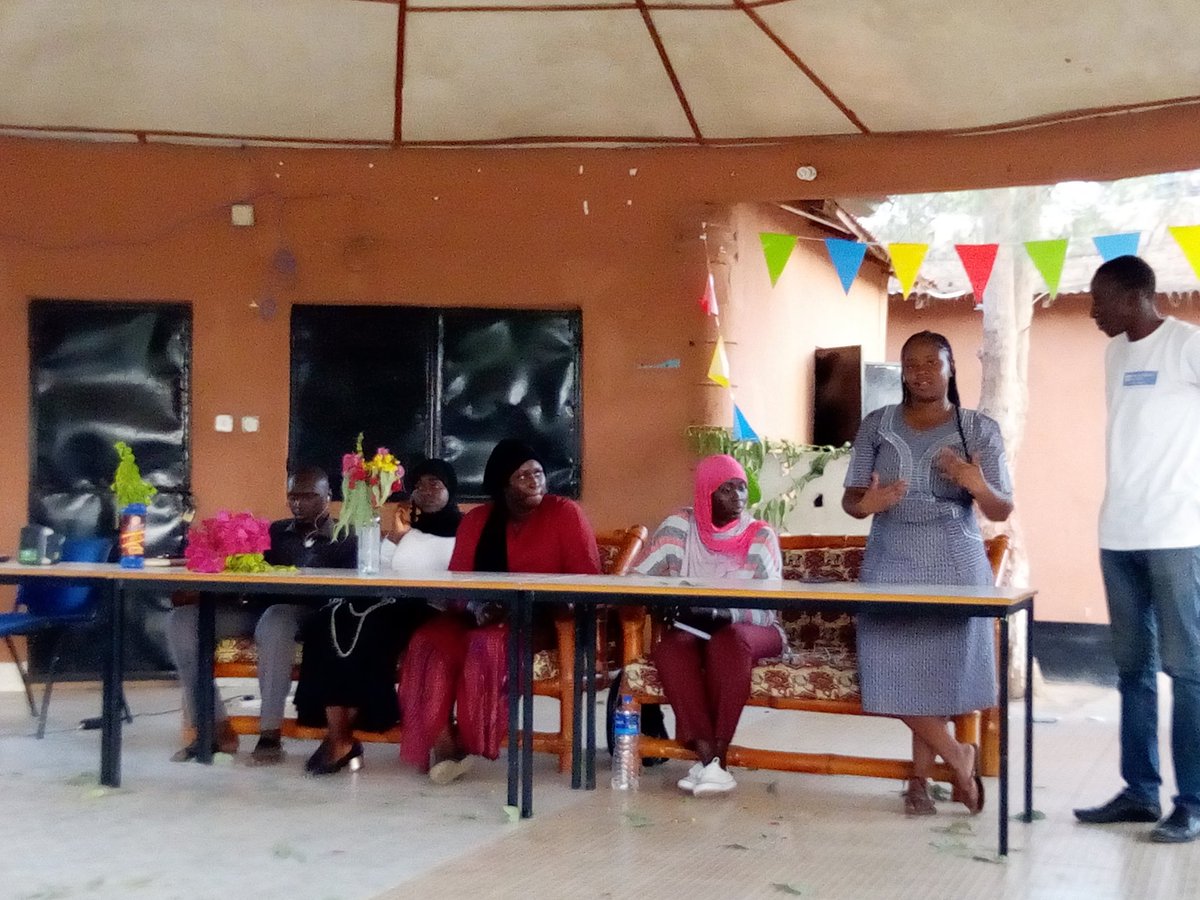 MaslamSanneh's tweet photo. Yesterday I was in #Manduarr, #WCR where @tiri_oxo organized a convergence of community children and discussed with them some of the ills - human trafficking, child abuse etc and used the opportunity to challenge the kids to work hard at 🏫 and believe in themselves. https://t.co/C0oByE2H4L