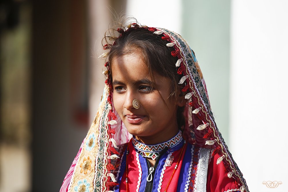DongolDev's tweet photo. A #meghwal girl in #Hodka village in #WhiteRann in #Gujarat #Incredible #India #traditional #embroidery https://t.co/WBxL7FcreB