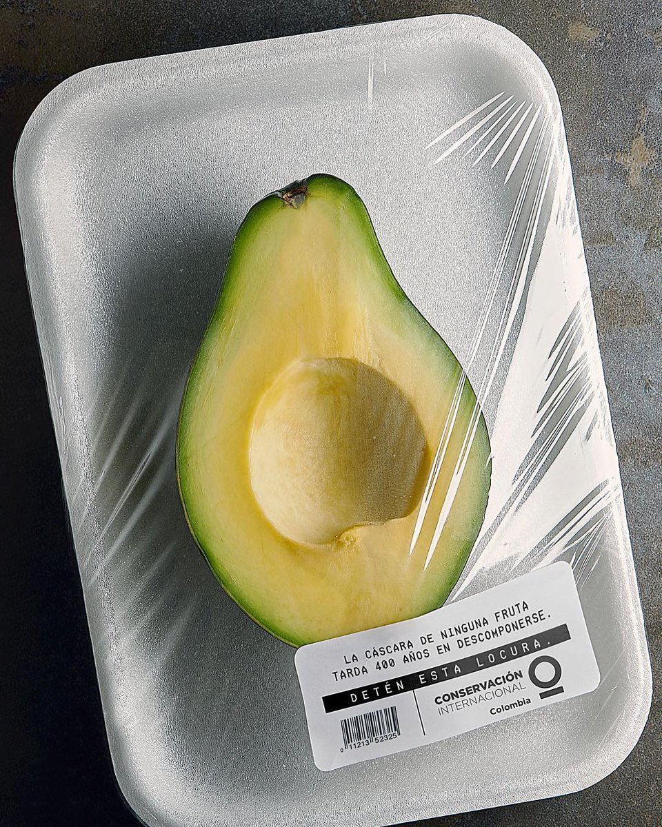lacriaturacreat's tweet photo. “La cáscara de ninguna fruta tarda 400 años en descomponerse. Detén esta locura”. 
Os hablo más sobre esta campaña de Mullenlowe SSP3 (Colombia) aquí >>>  https://t.co/kL0DRPgcci https://t.co/8NpifKD9kF