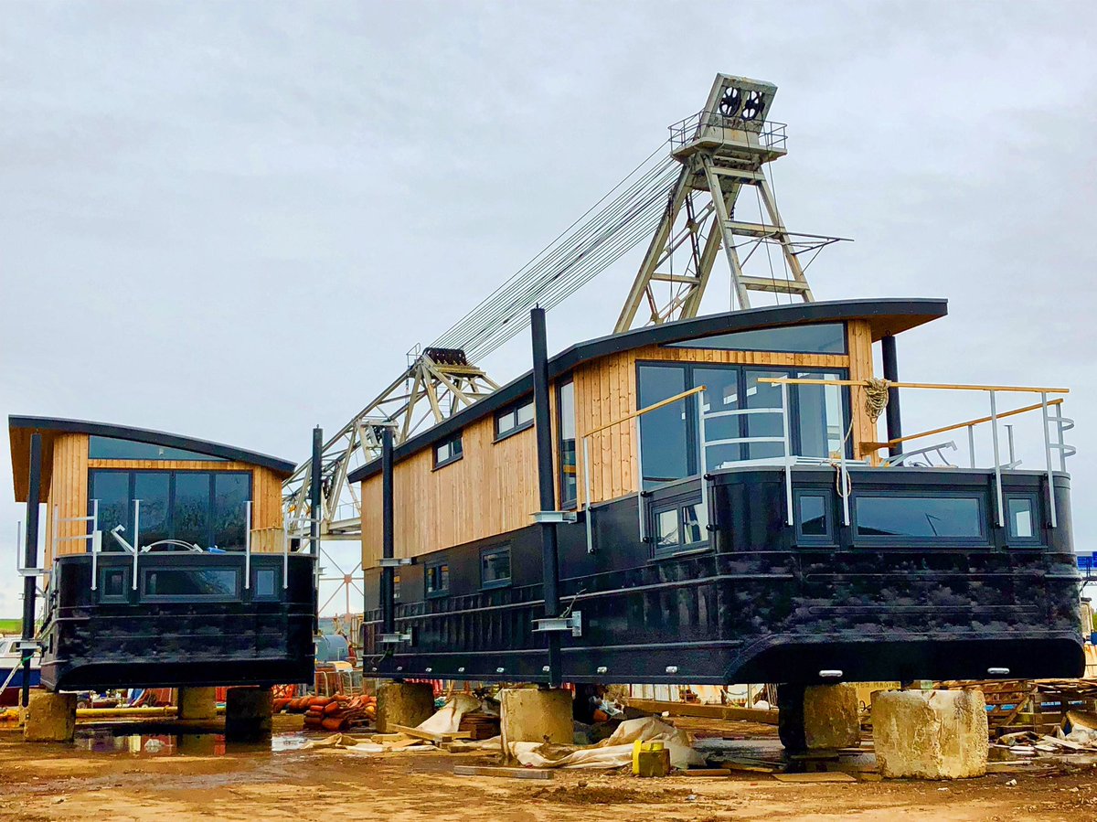 @houseboatproject Into the water today 🤞