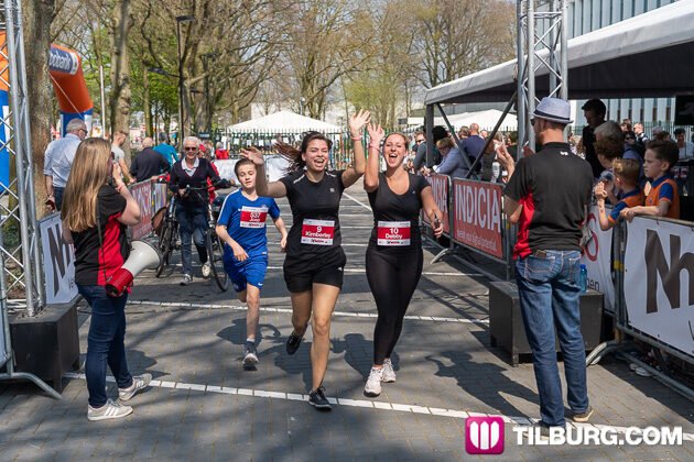 Tilburgcom's tweet photo. Heb je gisteren meegedaan aan de #VerbeetenChallenge? Held! 😍 Dankzij jou is er meer dan een ton opgehaald! Vergeet ook niet om de foto's te bekijken, Corné Hannink  heeft er meer dan 800 (!!) gemaakt. https://t.co/yNt78DZKpM https://t.co/lUa4w9YWph