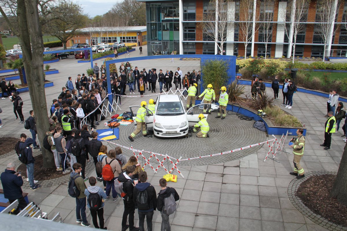Farnborough6th's tweet photo. Great demonstration by @HantsFireSafety on Friday! Thanks for coming along as part of our Road Safety Week. #roadsafety https://t.co/ZodlU5i1iC