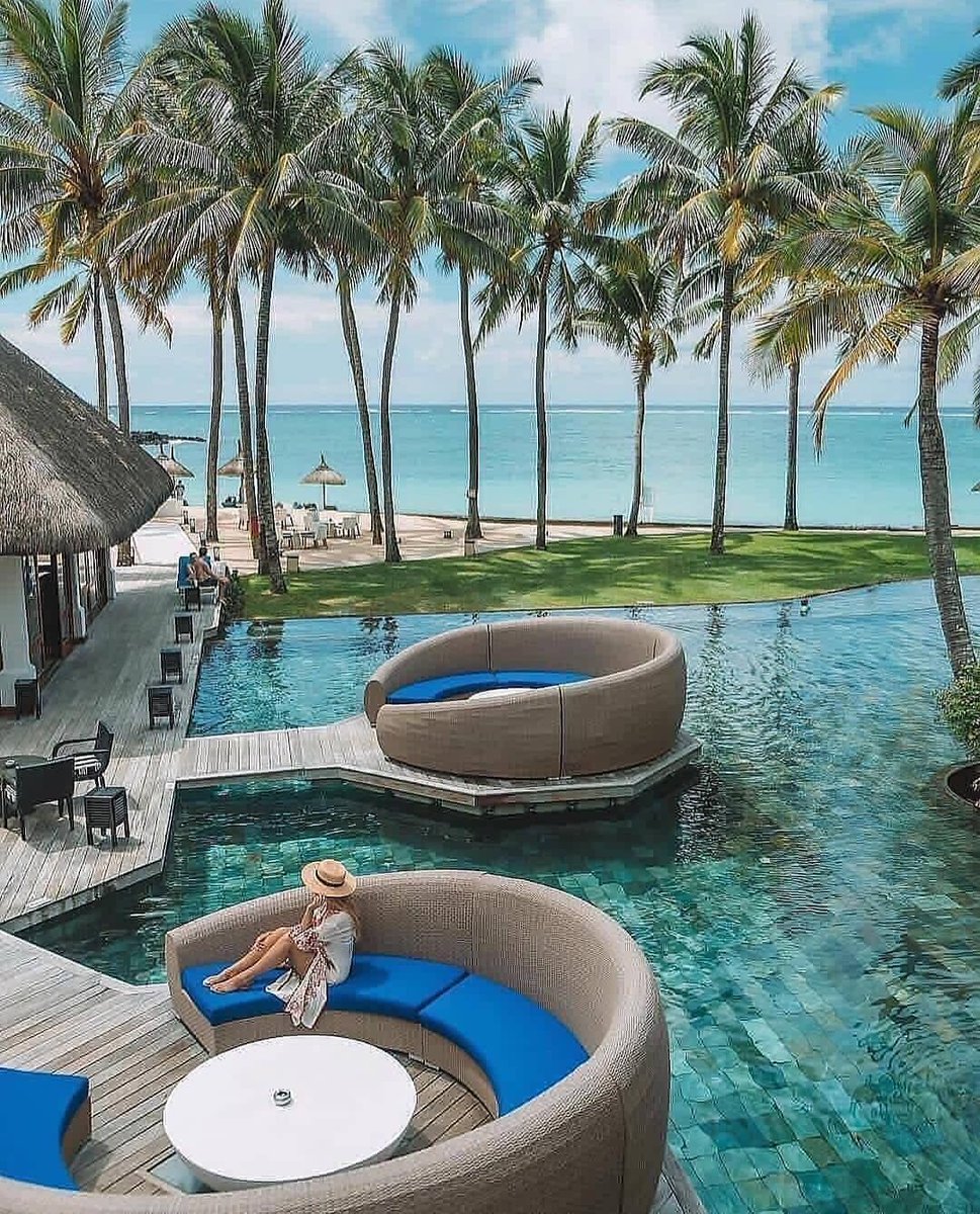 Who needs to be here right now? Tag a friend 😍. Check uVibe for the best recommendations. Get the app ➡️ buff.ly/2W9KUdA 
#mauritiusbeach #maldives_ig #amazingbeach #beautifulislands #newcaledoniatourism #littleparadise #overwatervilla #bestbeaches #paradiseisland