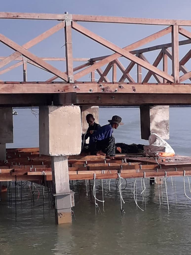 LKIMNS's tweet photo. 6 April 2019. Tambahan benih kupang 80 tali di Panggar Kupang PNK Telok Kemang telah dilaksanakan. Keseluruhan anggaran tali keseluruhan sebanyak 500 tali. 
#lkim
#lkimns
#zakaria24914751 https://t.co/qHs2jEARTh