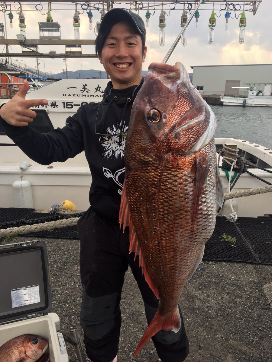 fishing_life1's tweet photo. 今日は釣りどき関西さんの雑誌の取材と動画撮影でタイラバへ！
もーほんまに楽しかった！
人生初の真鯛は78センチでした♪
お世話になった一美丸さん本当にありがとうございました！
釣りってほんま最高！ https://t.co/QTogdB6WW8