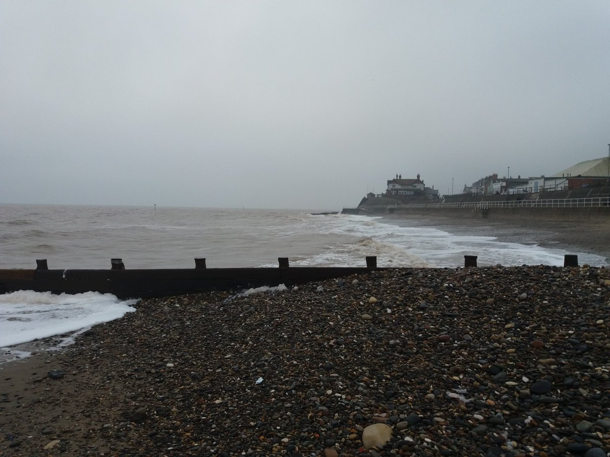 ENGLISHFUTURES's tweet photo. For the third morning in a row, #Hornsea beach has monotonal grey skies. #ViewYorkshire #BBCWthrWatchers https://t.co/j82YY3tlQt