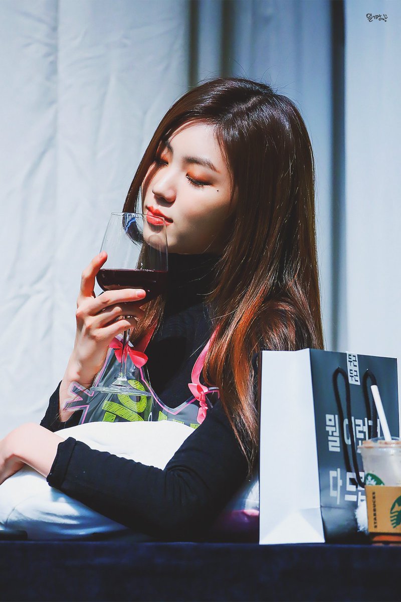 diary_eb's tweet photo. 190222 @CUBECLC 

#CLC #권은빈 #은빈 #Eunbin #오늘의은빈 https://t.co/74bTZjqkgp