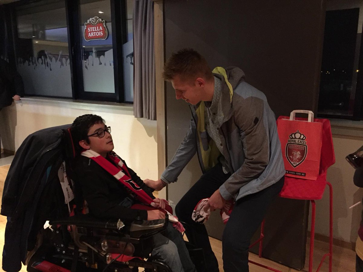 ExcelMouscron's tweet image. #ExcelCommunity ➕ Une belle rencontre samedi après le match face au @cercleofficial entre @ButezJean et l'Association Foot en Coeur ! ♥️