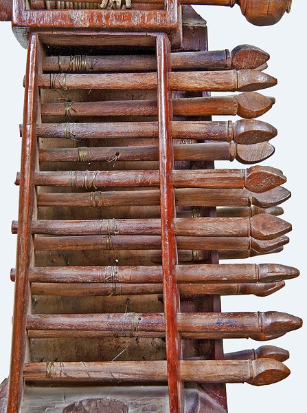 WaveGlobe_FM's tweet image. Short-necked lute (sarangi), northern India 🇮🇳, 19th century ow.ly/72fw30iVNck #Sarangi #StringedInstruments #Music