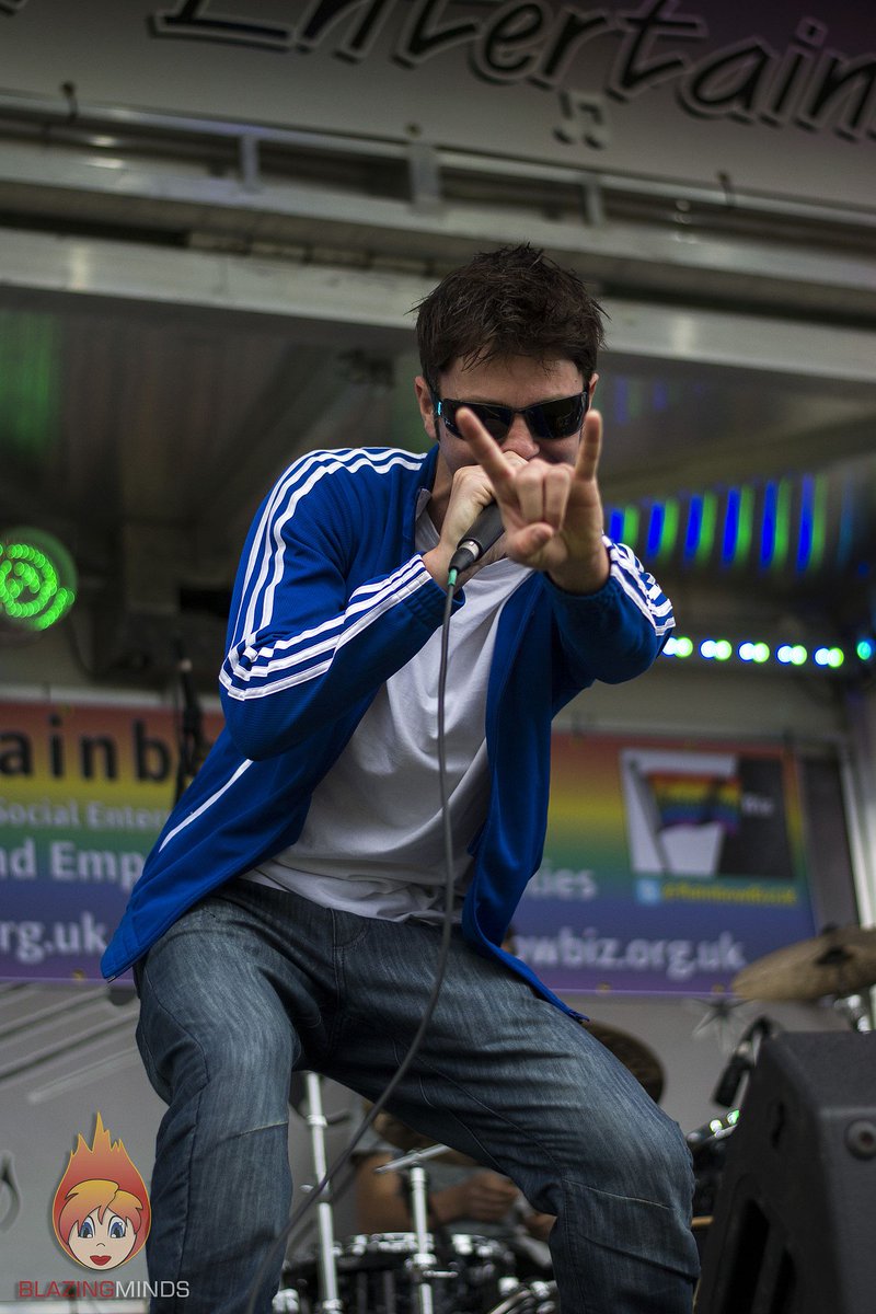 Good morning Twitter, as it is #MusicMonday here's a couple of #GigShots of my good buddies <a href="/mavmacmusic/">MavMac</a> a few years ago. #GigPhotography