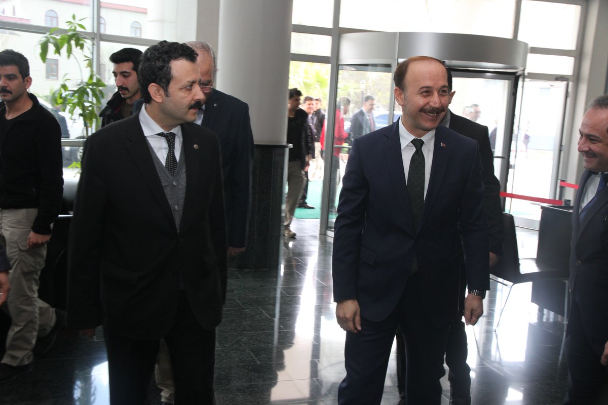 gaptaem's tweet photo. Şanlıurfa Valiliği Tarafından GAP Tarımsal Eğitim Merkezi Tektek Toplantı Salonumuzda Düzenlenen Madde Bağımlıları ile İlgili Toplantıya Sayın Valimiz Abdullah ERİN, Kaymakamlarımız ve Kurum Müdürlerinin katılımıyla başladı. https://t.co/MGvI6x7Lzx