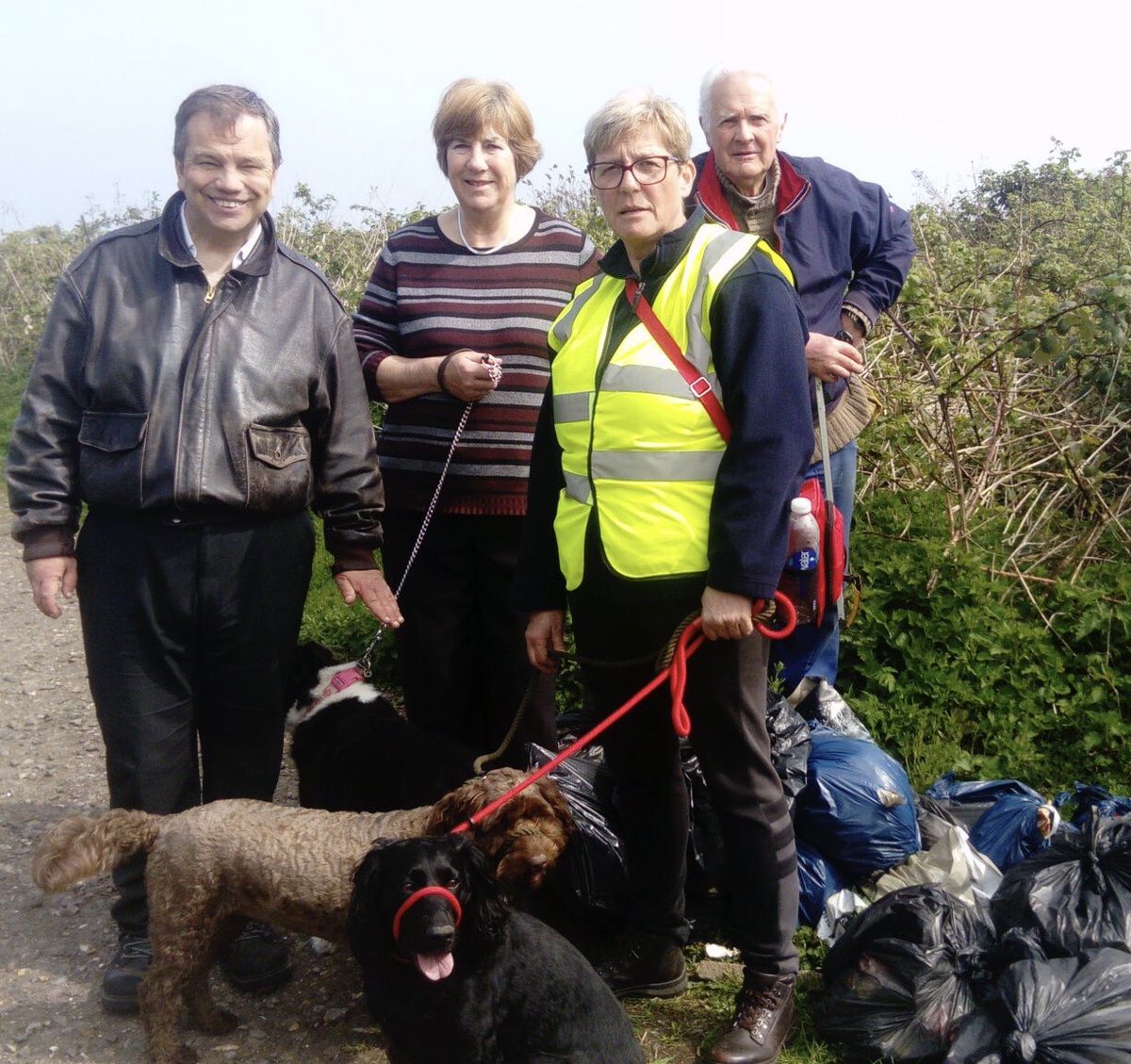 LeeHunt6's tweet image. . @portsmouthld had another busy weekend of action across #Portsmouth with 1000s of homes visited #LibDemChats #LibDemDoorsteps #LibDemCommunity #LibDemLetterboxes #LibDems #LibDemAction #WorkingAllYearRound #WorkingTogether #Working4You #LocalElections #May2 #Election2019