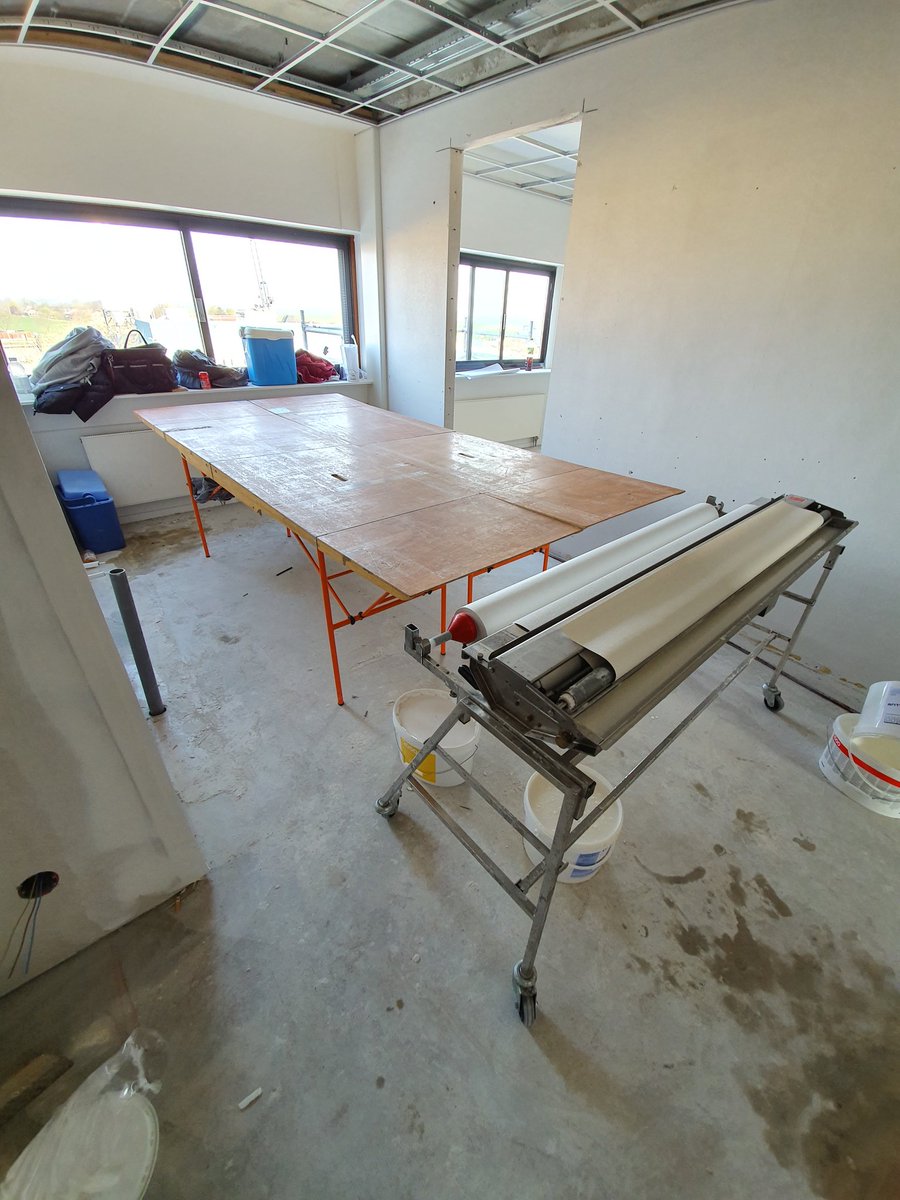 S_podnl's tweet photo. Gestart in Alphen, #herbestemming naar huisvesting voor 270 arbeidsmigranten. Fraai combiproject van onze #prefab badkamers, keukens en #Vescom wandbekleding. Naadloze overgang van de banen! https://t.co/iXI4wo6alO