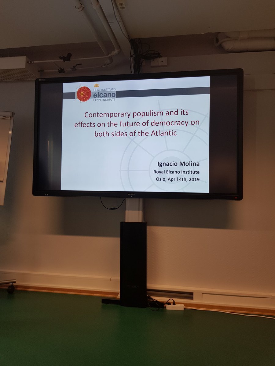 EmbEspNoruega's tweet photo. #HappeningNow very interesting talk by @_ignaciomolina ,member of @rielcano , about #populism nowadays. Thank you #NorwegianDiplomaticSchool for hosting this event ☺👏. @GryRabe @NorwayMFA https://t.co/3xEWwQ8zfX