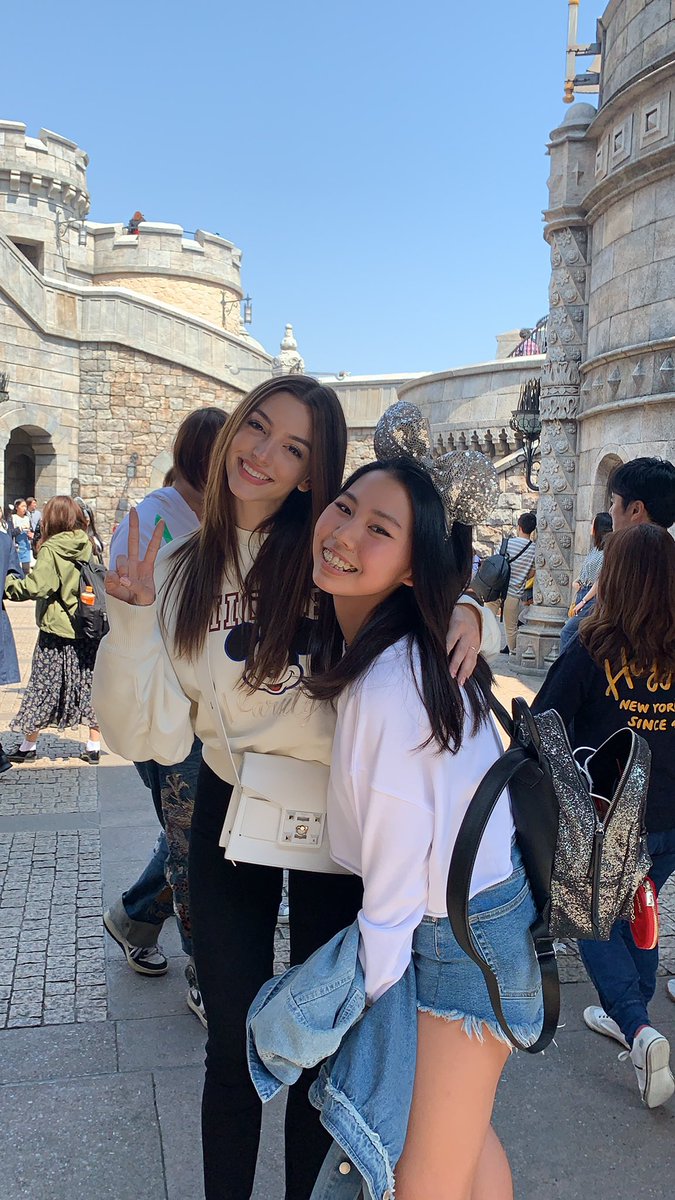seven40818903's tweet photo. @CelineFarach 
I met her in Disney sea
I was happy to meet cuz I did not think that I could really meet.  Thank you for your photo and hug for talking to me.  I love u so mush❤️❤️Please come to Japan again🇯🇵
大好き❤ https://t.co/pEwBA9wx35